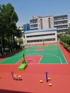 自结纹型塑胶跑道的施工工艺介绍